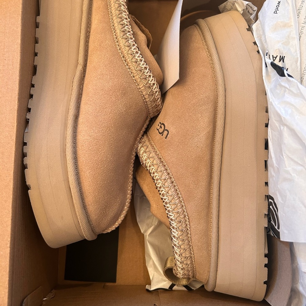 UGG women’s TAZZ II size 7 brand new